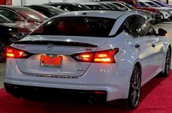 نيسان ألتيما